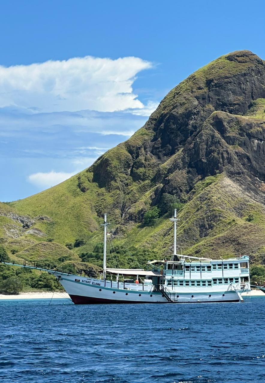 Sehat Elona Adventures Phinisi Boat Sehat Elona Adventures Phinisi Boat